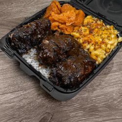 Under The Knife - Oxtails, mac n' cheese & sweet potatoes