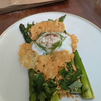 Community Table - Green Asparagus - New American Near Me - Washington, Connecticut