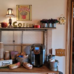 Tucker Peak Lodge - Coffee station