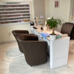 Athena Nails & Spa - Clean nail stations