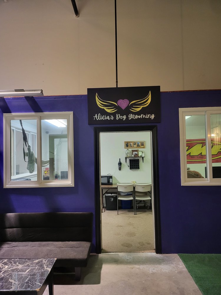 Alicia's Dog Grooming - pet boarding facility in Moss Beach, CA