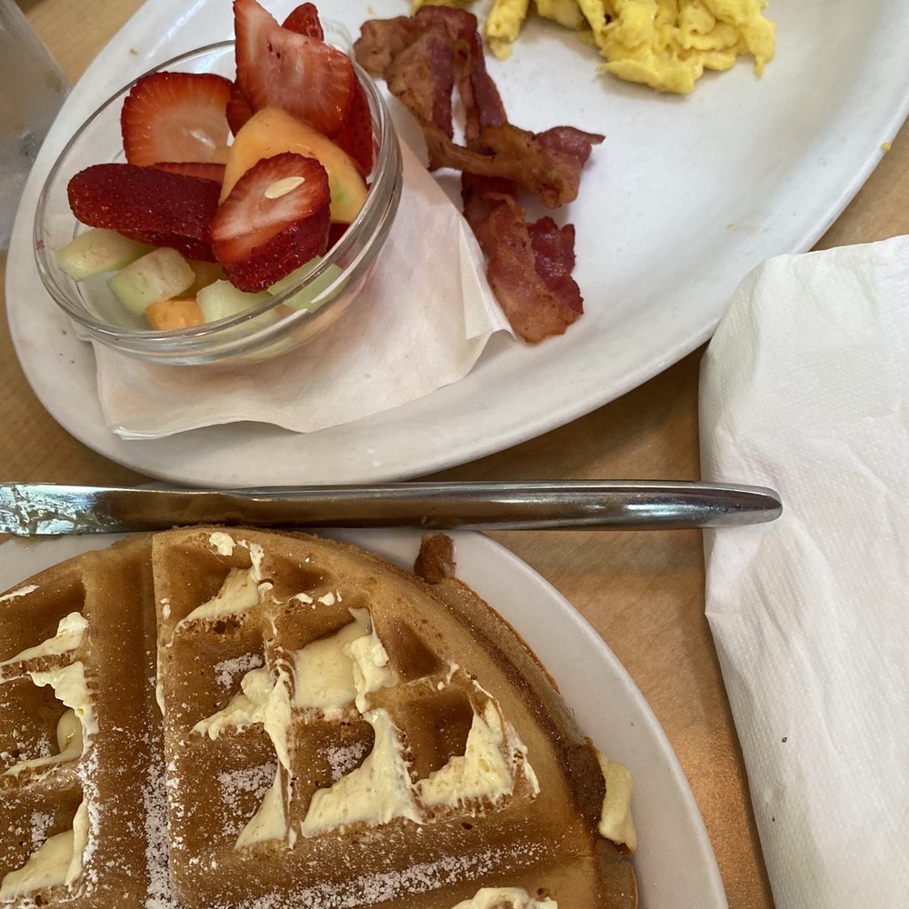 Le Peep - waffle, eggs, bacon, fruit cup - Breakfast & Brunch Near Me - Valparaiso, Indiana Le Peep - waffle, eggs, bacon, fruit cup - Breakfast & Brunch Near Me - Valparaiso, Indiana