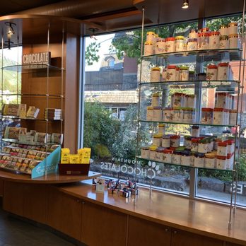 Banff’s Mountain Chocolates - Inside (8/2022) - Chocolatiers & Shops Near Me - Banff, Alberta Banff’s Mountain Chocolates - Inside (8/2022) - Chocolatiers & Shops Near Me - Banff, Alberta