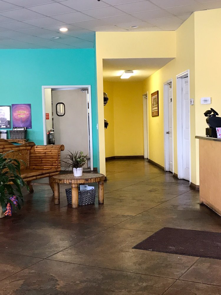 HOLIDAY RESTAURANT Updated August 2024 34 Photos & 19 Reviews 116