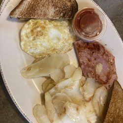 Lyn-Way Restaurant - Egg, potato, toast and ham