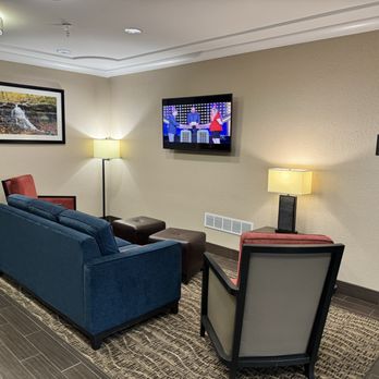 Comfort Inn & Suites - Lobby - Hotels Near Me - Muncie, Indiana Comfort Inn & Suites - Lobby - Hotels Near Me - Muncie, Indiana