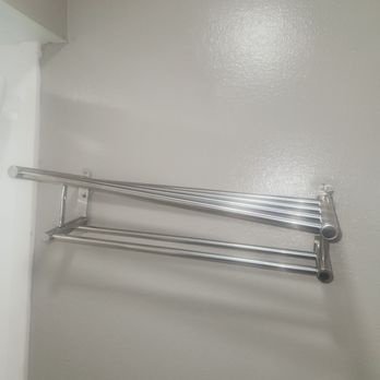 Red Roof Inn Lompoc - Broken shelf - Hotels Near Me - Lompoc, California