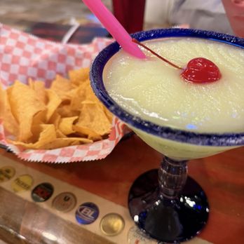 El Rancho Mexican Restaurant - Lime margarita with chips and salsa - Mexican Near Me - Daphne, Alabama