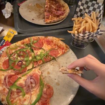 Pizzeria Bros - Pizza Near Me - Montreal, Quebec