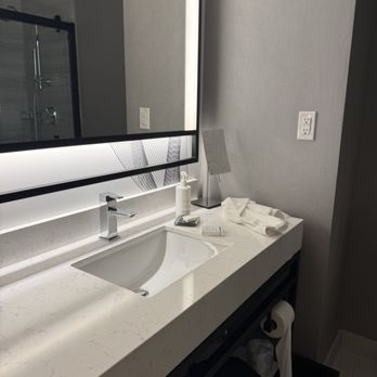 New York Marriott Downtown - Bathroom - Hotels Near Me - New York, New York