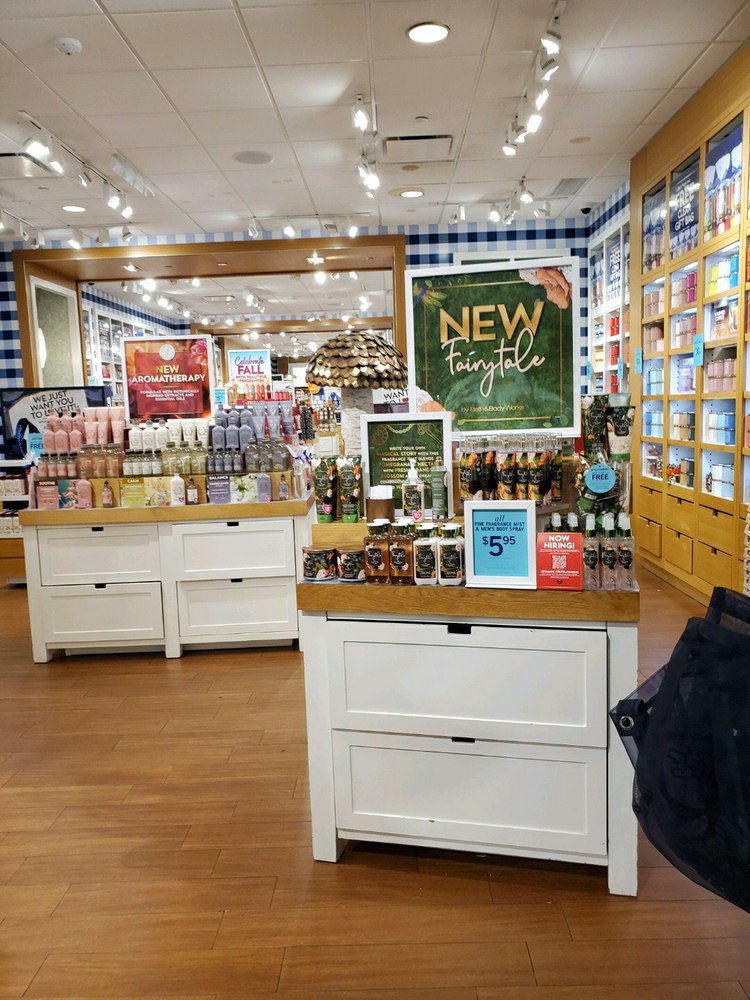 BATH & BODY WORKS Updated May 2024 17 Photos & 22 Reviews 4300