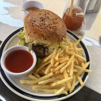 El Pirata - Tasty hamburger & fries (149 pesos) - Fruits & Veggies Near Me - Puerto Vallarta, JAL