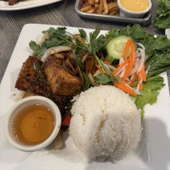 Four Diamonds - Lemongrass tofu plate - Vietnamese Near Me - Seattle, Washington