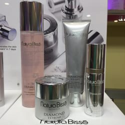 Monas Cosmetics - My absolutely must products !!!