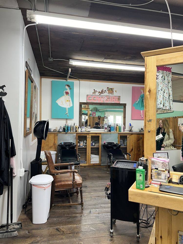 Terri's Hair & Nails Logo