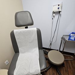 Lakeside Community Healthcare - Mission Hills Pediatrics - The chair