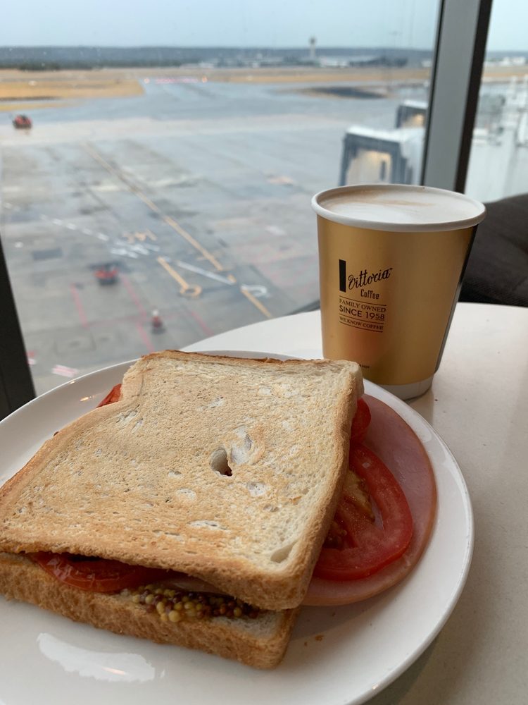 QANTAS DOMESTIC BUSINESS LOUNGE 20 Photos Airport Lounges