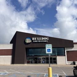 Bulldog Liquidators - Front entrance. Very clean!