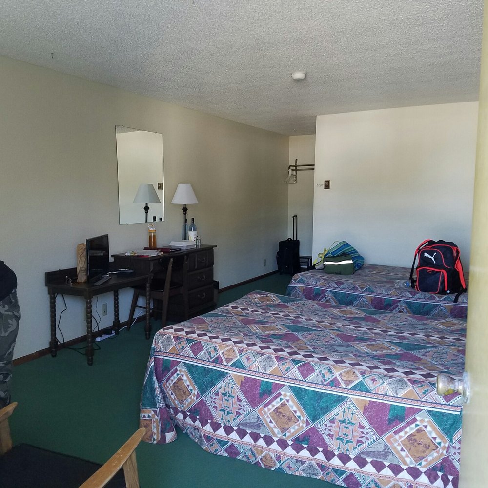 Silver Sands Motel - Large rooms, very clean and well-maintained if old-fashioned - Hotels Near Me - Westport, Washington
