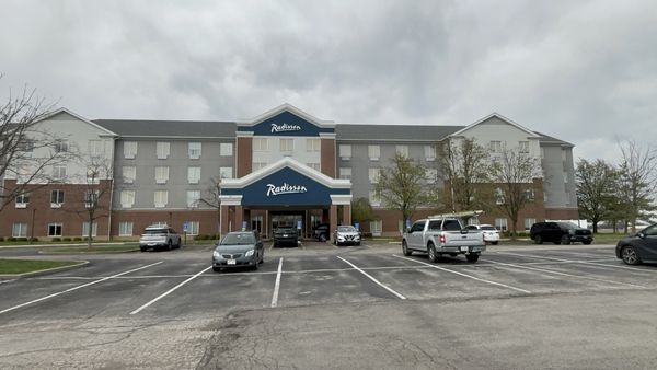 RADISSON - Updated July 2026 - 19 Photos - 319 Fountains Pkwy, Fairview