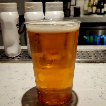 Malone's Fish Market - Goose Island Beer Co. IPA 16floz Draft Beer $11.95 (12/12/22): #MalonesFishMarket @EWRAirport #Newark #NewJersey #Airport @GooseIsland - Bars Near Me - Newark, New Jersey