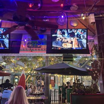 Barney's Beanery - Breakfast & Brunch Near Me - Santa Monica, California