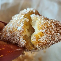 Cracker Barrel Old Country Store - Biscuit beignets