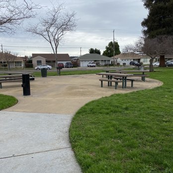 Floresta Park - Parks Near Me - San Leandro, California