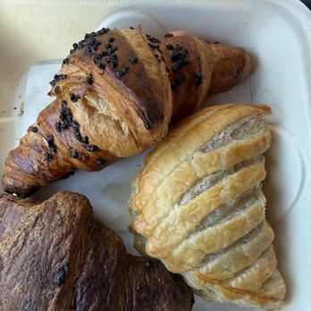 Cafe Dolce Sicilia - Nutella, apple turnover, and vegan croissant! - Desserts Near Me - San Jose, California