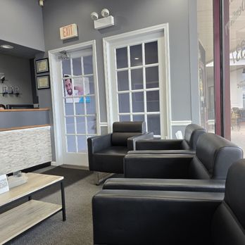 Northbrook Dental Care - Cozy waiting room - Cosmetic Dentists Near Me - Northbrook, Illinois Northbrook Dental Care - Cozy waiting room - Cosmetic Dentists Near Me - Northbrook, Illinois