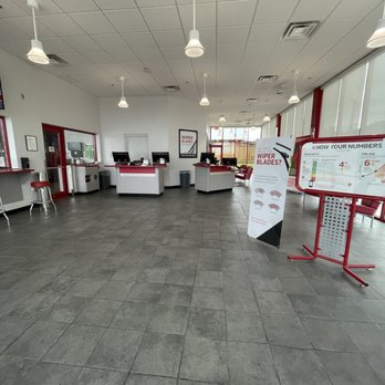 Discount Tire - Interior Lobby & Service Counter - Tires Near Me - Bixby, Oklahoma