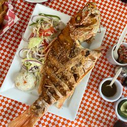 La Conchita del Caribe - Whole fried fish