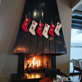 Skates On The Bay - Bar Festive Holiday Fireplace! - Seafood Near Me - Berkeley, California