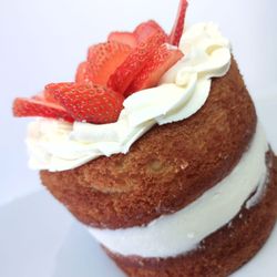 Sugar Vanilla - This is the straberry nude cake i call it. Like that .