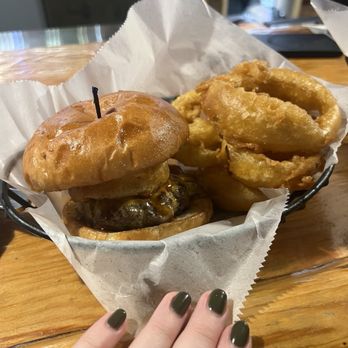 Buckhorn Saloon - Bbq burger with no bacon - Pizza Near Me - Lake, Michigan Buckhorn Saloon - Bbq burger with no bacon - Pizza Near Me - Lake, Michigan