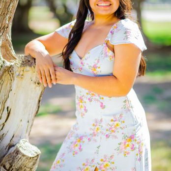 Versatile Photography - Senior Portraits - Photo Booth Rentals Near Me