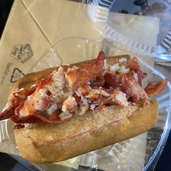 Fat Cheeks Hawaii - Buttered Lobster Roll - Sandwiches Near Me - Honolulu, Hawaii Fat Cheeks Hawaii - Buttered Lobster Roll - Sandwiches Near Me - Honolulu, Hawaii