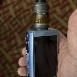 Hurricane Vapes - Geekvape T200 Aegis Touch Mod Kit - look at the color of the tank. It sure ain't blue
