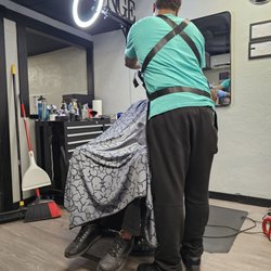 Bill’s Barber Lounge - The Master at work