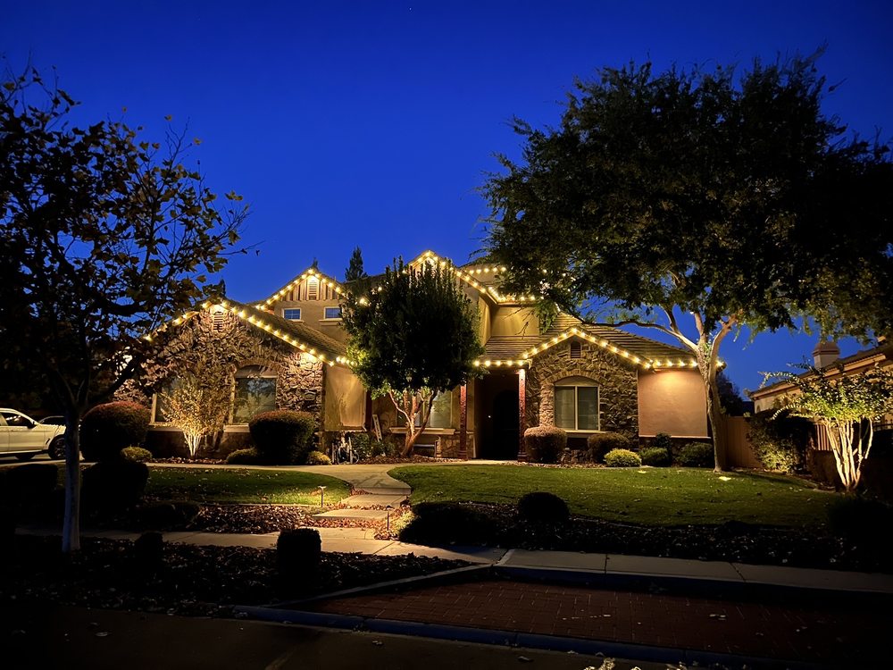 GOLDEN STATE CHRISTMAS LIGHTS Updated September 2024 17 Photos