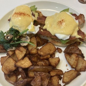 OUI Pancake N Eggs - California Benedict (mediocre) ask for extra Hollandaise Sauce - American Near Me - Temecula, California OUI Pancake N Eggs - California Benedict (mediocre) ask for extra Hollandaise Sauce - American Near Me - Temecula, California