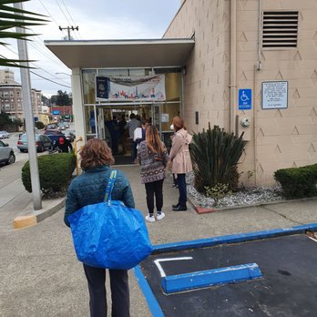 US Post Office - Line out the door - Post Offices Near Me - Oakland, California