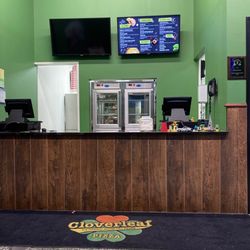 Cloverleaf Pizza - Front of house