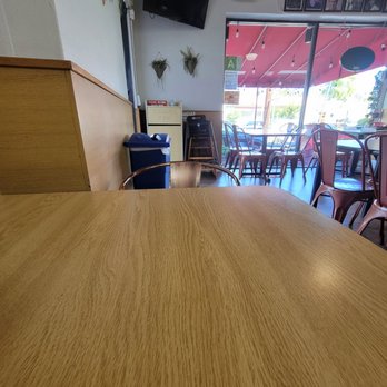 Ove Pizzeria - Inside eating area - Pizza Near Me - Studio City, California Ove Pizzeria - Inside eating area - Pizza Near Me - Studio City, California