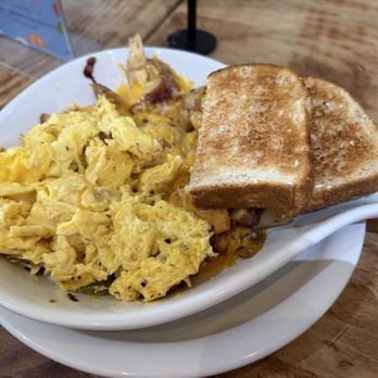 Bluebird Cafe - Chicken and egg skillet served with toast. - Cafes Near Me - Glenwood Springs, Colorado Bluebird Cafe - Chicken and egg skillet served with toast. - Cafes Near Me - Glenwood Springs, Colorado