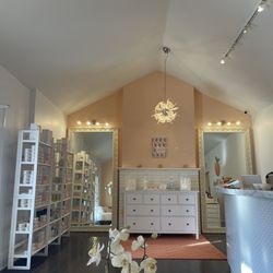 Sweet Peach Wax & Sugaring Studio - Inside decor