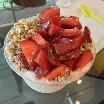 Rush Bowls - Berry Fresh Bowl this bowl was a bit thicker and more filling because of the froyo but still refreshing! - Acai Bowls Near Me - Phoenix, Arizona Rush Bowls - Berry Fresh Bowl this bowl was a bit thicker and more filling because of the froyo but still refreshing! - Acai Bowls Near Me - Phoenix, Arizona
