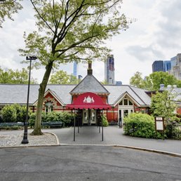What is the dress code for dinner at tavern in the green ? Going with a group Saturday night. — Tavern on the Green