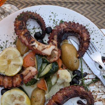 Doce Jardim - Grilled octopus - Modern European Near Me - Albufeira, 08
