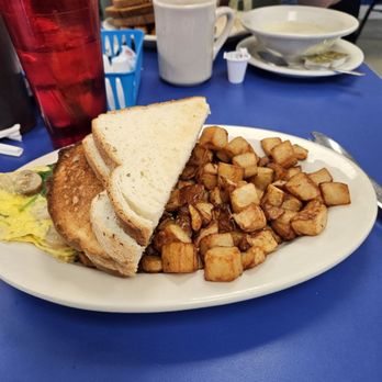 Northwood Diner - First day omelet, mushroom, cheese, spinach, home fries, sour dough toast. - Diners Near Me - Northwood, New Hampshire